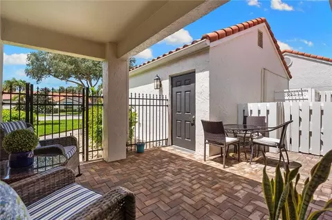 Exterior - 812 Reef Point Cir, Naples, FL 34108 photo 6 of 16