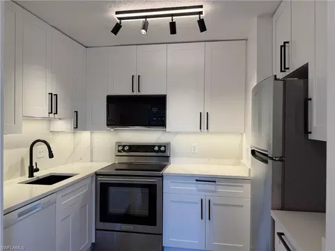 2350 W 1st St #303, Fort Myers, FL 33901