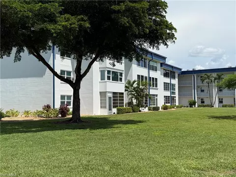 1724 Pine Valley Dr #202, Fort Myers, FL 33907