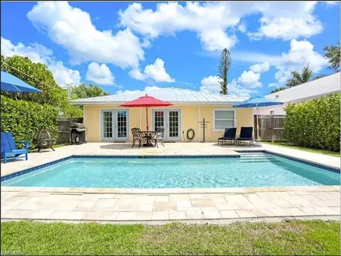 Exterior - 856 98th Ave N, Naples, FL 34108 photo 2 of 5