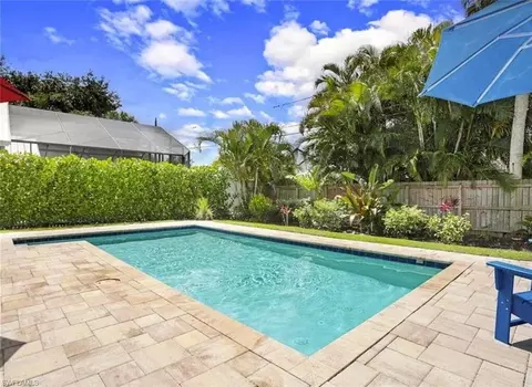 Exterior - 856 98th Ave N, Naples, FL 34108 photo 4 of 5