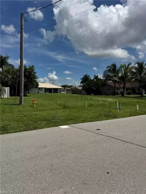 1661 Coral Point Dr, Cape Coral, FL 33990