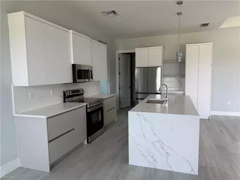 Kitchen - 3237 29th Ave NE, Naples, FL 34120 photo 3 of 8