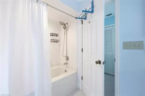 Bath - 506 Courtside Dr #E201, Naples, FL 34105 photo 2 of 3