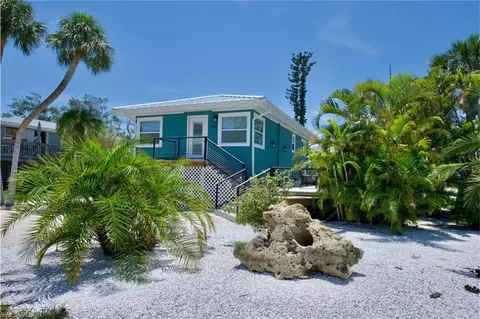 210 Dakota Ave, Fort Myers Beach, FL 33931