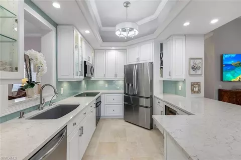 Kitchen - 2896 Hatteras Way, Naples, FL 34119 photo 3 of 4