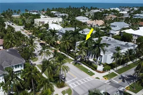 175 5th Ave S #4, Naples, FL 34102