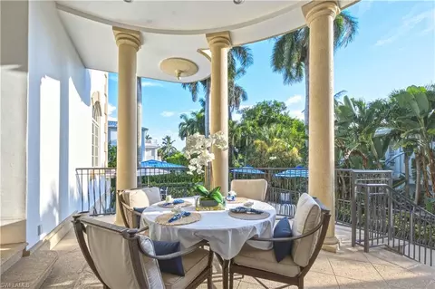 Exterior - 40 5th Ave S, Naples, FL 34102 photo 7 of 10