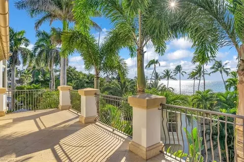 Exterior - 40 5th Ave S, Naples, FL 34102 photo 8 of 10