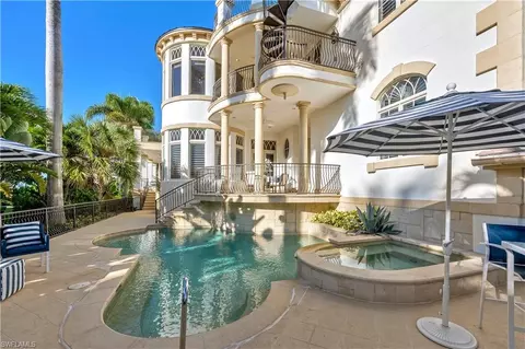 Exterior - 40 5th Ave S, Naples, FL 34102 photo 9 of 10