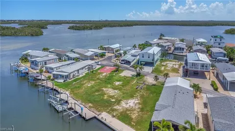 65 Nancy Ln, Fort Myers Beach, FL 33931