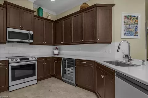 Kitchen - 6913 Saona Ct, Naples, FL 34113 photo 3 of 6