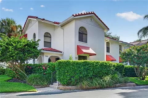 599 Serendipity Dr #599, Naples, FL 34108