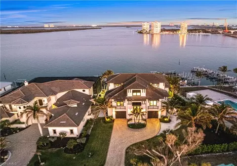 160 Little Carlos Ln, Fort Myers Beach, FL 33931