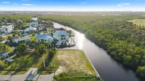 1100 Christopher Ct, Naples, FL 34104 photo 10