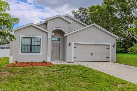 819 SW 14th Pl, Cape Coral, FL 33991