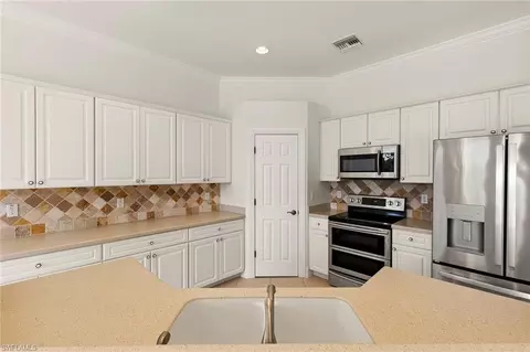 Kitchen - 6920 Bent Grass Dr, Naples, FL 34113 photo 3 of 5