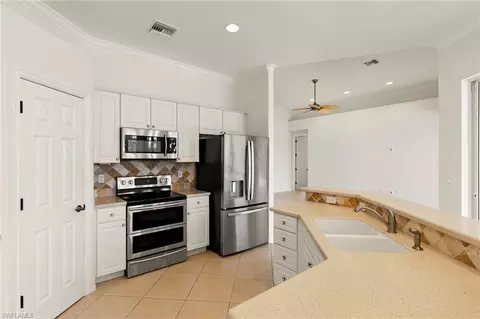 Kitchen - 6920 Bent Grass Dr, Naples, FL 34113 photo 4 of 5