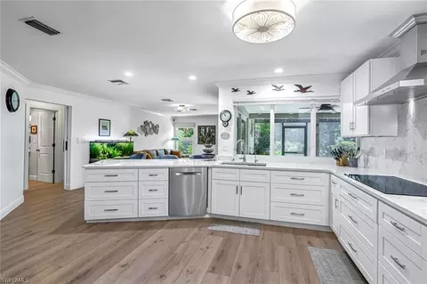 Kitchen - 401 Panay Ave, Naples, FL 34113 photo 2 of 5