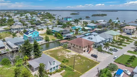 185 Egret St, Fort Myers Beach, FL 33931
