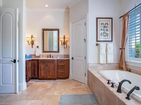 Bath - 155 20th Ave S, Naples, FL 34102 photo 5 of 6