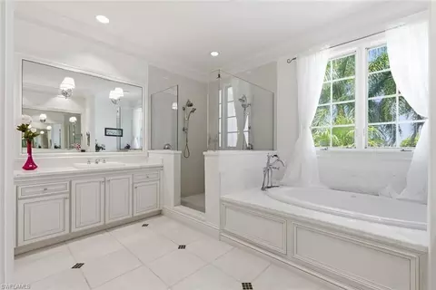 Bath - 636 14th Ave S, Naples, FL 34102 photo 1 of 1