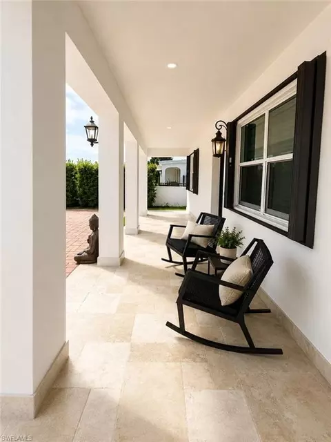 Exterior - 4590 E 9th Ln, Hialeah, FL 33013 photo 3 of 4