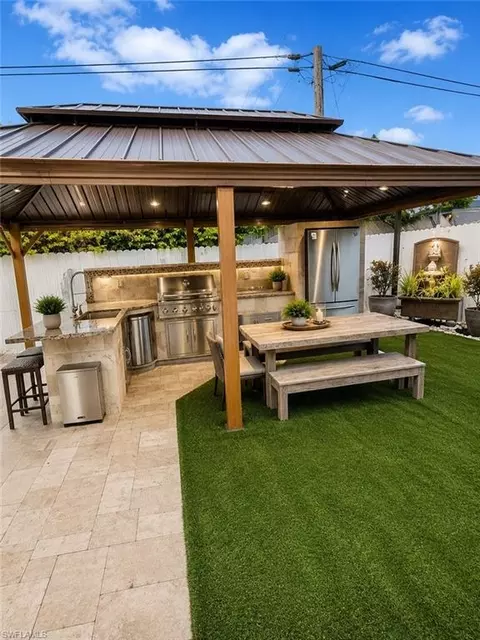 Kitchen - 4590 E 9th Ln, Hialeah, FL 33013 photo 3 of 3