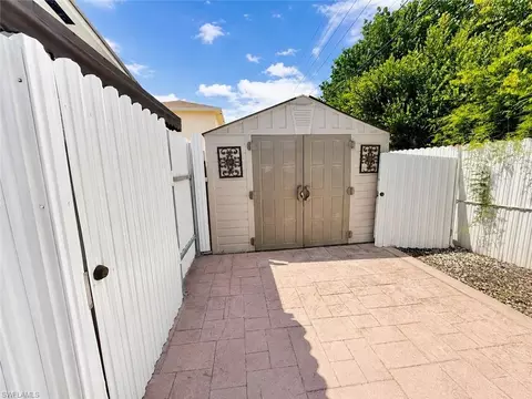 Exterior - 4590 E 9th Ln, Hialeah, FL 33013 photo 4 of 4