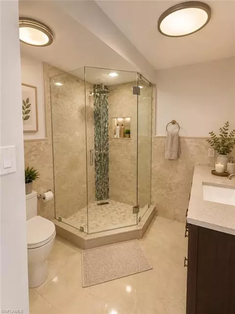 Bath - 4590 E 9th Ln, Hialeah, FL 33013 photo 2 of 3