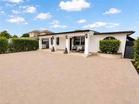 Exterior - 4590 E 9th Ln, Hialeah, FL 33013 photo 2 of 4