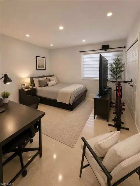 Bedroom - 4590 E 9th Ln, Hialeah, FL 33013 photo 3 of 3