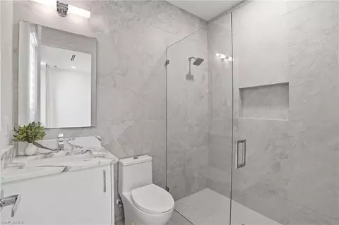 Bath - 1150 8th Ter N, Naples, FL 34102 photo 5 of 8