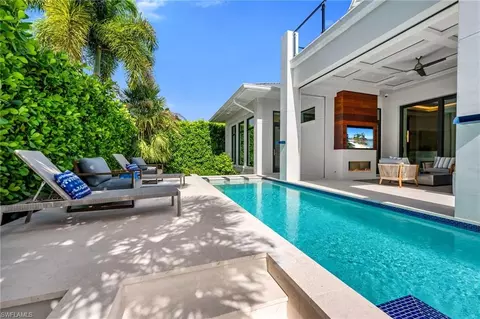 Exterior - 1779 4th St S, Naples, FL 34102 photo 5 of 8