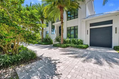 Exterior - 1779 4th St S, Naples, FL 34102 photo 4 of 8