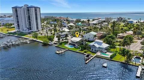 205 Bayview Ave, Fort Myers Beach, FL 33931