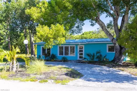 Exterior - 47 River Ct, Naples, FL 34110 photo 6 of 7