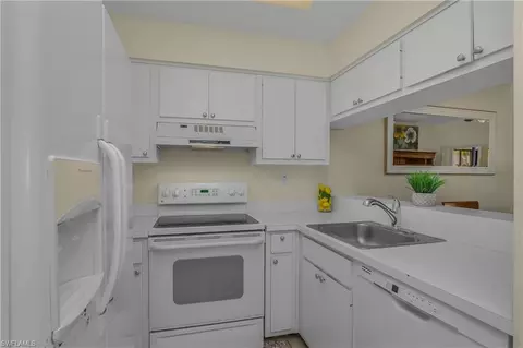 Kitchen - 3326 Olympic Dr #424, Naples, FL 34105 photo 1 of 2