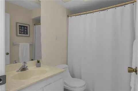 Bath - 3326 Olympic Dr #424, Naples, FL 34105 photo 2 of 2