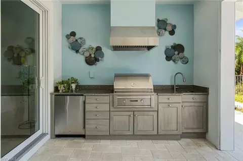 Kitchen - 5047 Andros Dr, Naples, FL 34113 photo 5 of 5