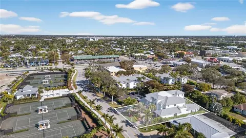 View/Area - 774 S Golf Dr, Naples, FL 34102 photo 2 of 8