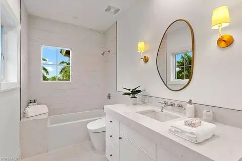 Bath - 774 S Golf Dr, Naples, FL 34102 photo 4 of 7