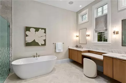 Bath - 835 11th Ave S, Naples, FL 34102 photo 1 of 4
