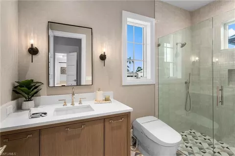 Bath - 835 11th Ave S, Naples, FL 34102 photo 3 of 4
