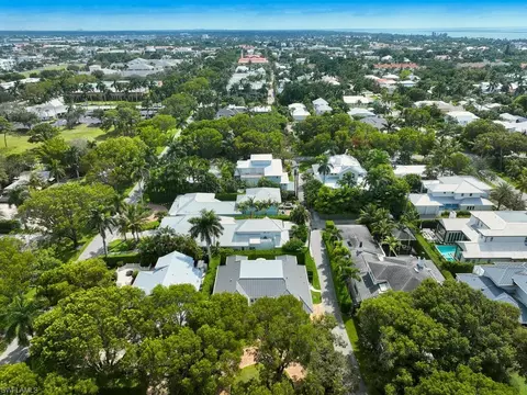 View/Area - 570 2nd Ave N, Naples, FL 34102 photo 2 of 3