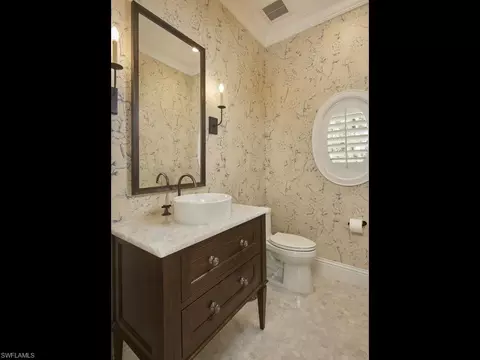 Bath - 570 2nd Ave N, Naples, FL 34102 photo 4 of 7