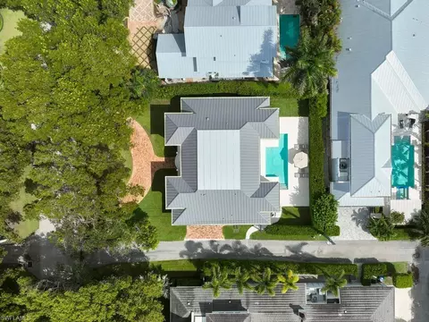 View/Area - 570 2nd Ave N, Naples, FL 34102 photo 1 of 3