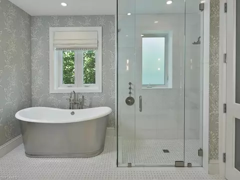 Bath - 570 2nd Ave N, Naples, FL 34102 photo 3 of 7
