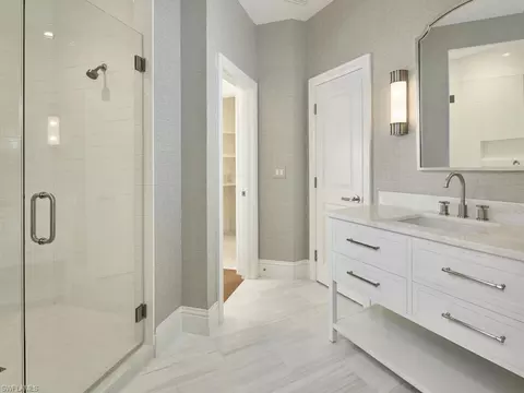 Bath - 570 2nd Ave N, Naples, FL 34102 photo 6 of 7