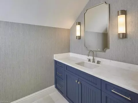 Bath - 570 2nd Ave N, Naples, FL 34102 photo 5 of 7